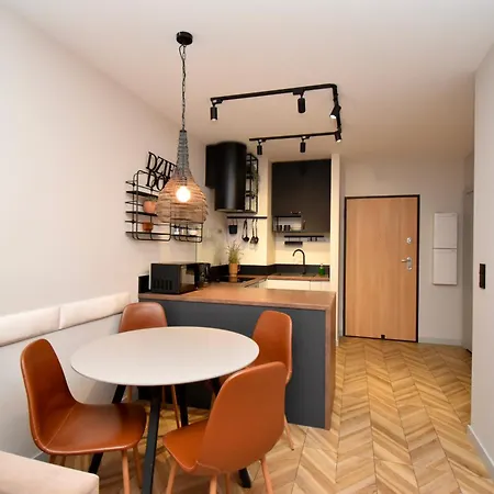 Totu Centrum Walowa 40 *